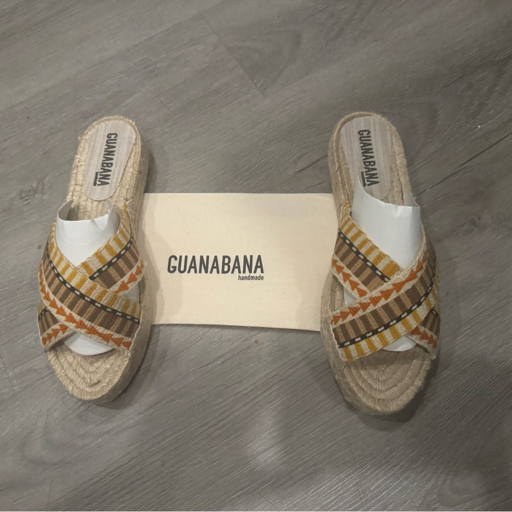 Cross-Front Espadrille
